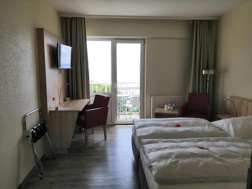 Rugen-Hotel 145m von Walterstraße entfernt