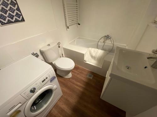 d.Five Eagle Apartment