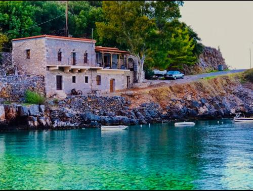 Παραλία «Αμπελο» Διαμέρισμα πάνω στη θάλασσα chambre d'hôte Peristeriás