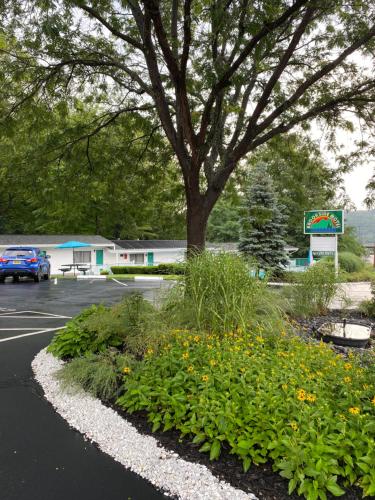 Brookside Motel & Cabins in Lake George, USA