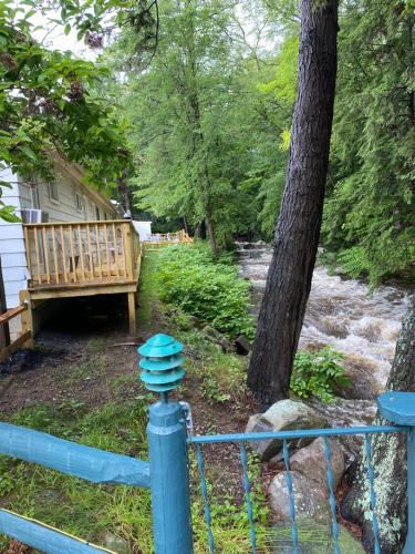 Brookside Motel & Cabins in Lake George, USA