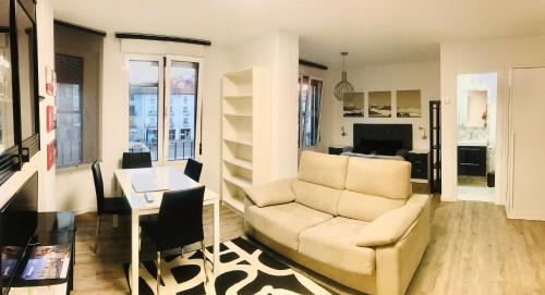 VIENDO LA CATEDRAL desde Plaza Vega