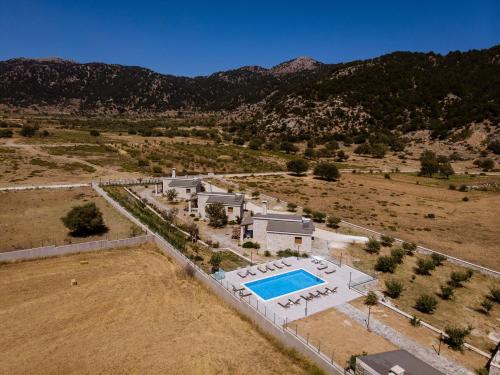 Omalos Village in Mousoures