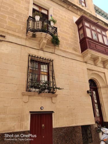 Semi-basement, cosy apartment interconnected to our residence a traditional Maltese townhouse