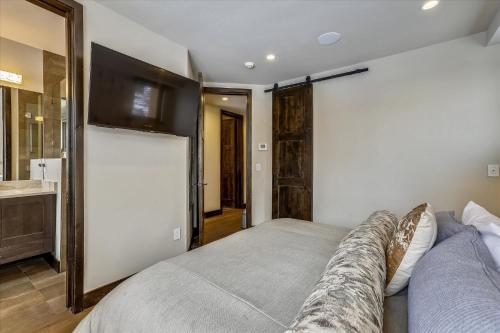 Falcon Haus Home - image 12