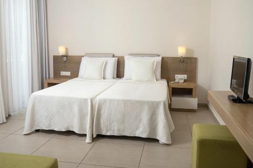 Maritimo Beach Hotel - image 3
