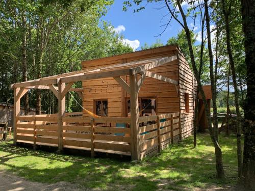 Les Cabanes de Lou-loup écologiques et autonomes gîte à louer Banassat