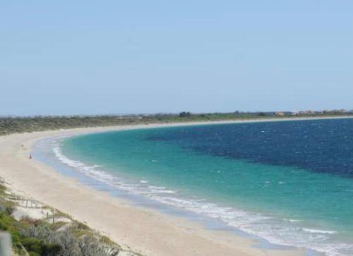 Lg Qs Rm Private Luxury Bathrm Strictly NON SMOKERS and Genuine Travellers ONLY over 25 - Mandurah Lg Qs Rm Private Luxury Bathrm Strictly NON SMOKERS and Genuine Travellers ONLY over 25 - Mandurah