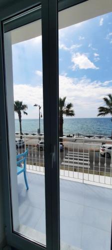B & Beach Room Type - Deluxe Double Room with Balcony and Sea View