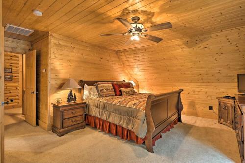 Purlear Luxury, Spacious Log Cabin with Mtn Views! in Purlear, USA