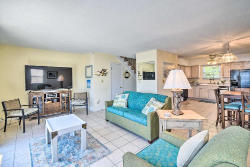 . Hampton Condo with Private Beach Entry Near Yorktown