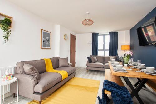 Fantastic 5 Bed House in Manchester w/Parking gîte à louer Swallow Bower Hotel