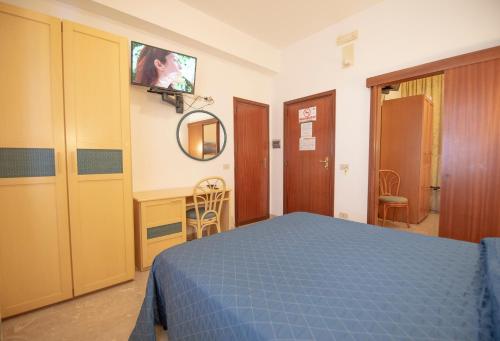 Superior Quadruple Room image 5