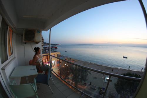 شرفة/ تراس, فندق يوروبا (Hotel Europa) in Avsa Adasi