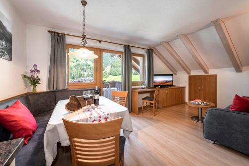 Superior One-Bedroom Apartment with Balcony