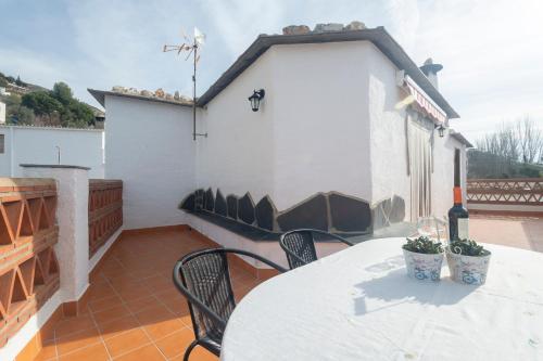  4 bedrooms house with terrace and wifi at Cadiar, Pension in Cádiar
