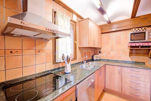 virtuvė, Comfortable apartment in Ardanué - 55 m² - Parking available (Comfortable apartment in Ardanue - 55 m² - Parking available) in Barbastras