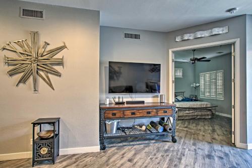 Sleek Scottsdale Condo Balcony and Resort Amenities - image 11