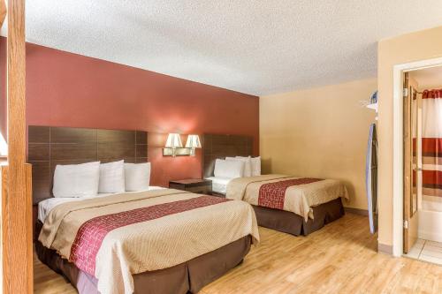 2 queen beds
