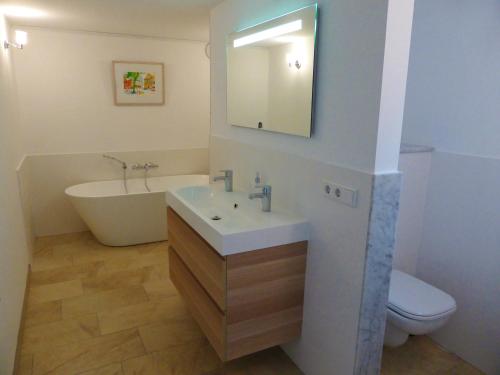 Bathroom, Villa Witte Lelie in Mechelen