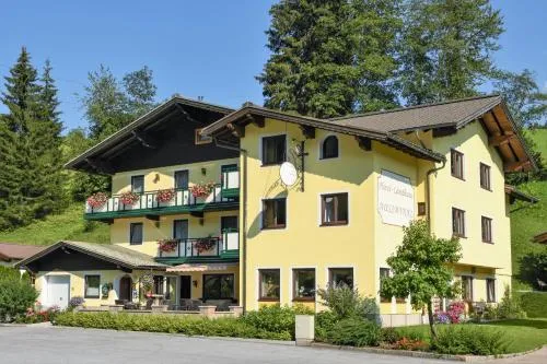 Hotel Landhaus Ausswinkl in Russbach am Pass Gschütt, Österreich