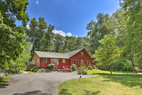 Pocono Mountains Getaway by River and Ski Area! - image 26