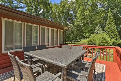 Pocono Mountains Getaway by River and Ski Area! - image 33