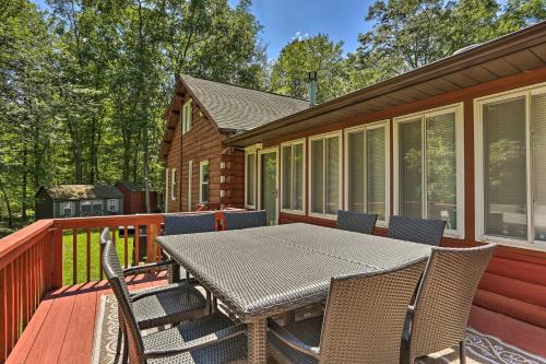 Pocono Mountains Getaway by River and Ski Area! - image 27