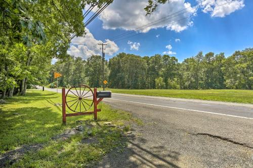 Pocono Mountains Getaway by River and Ski Area! - image 44