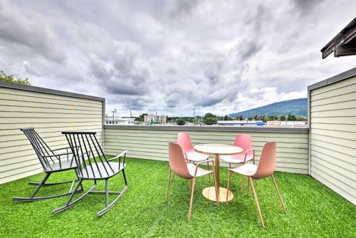 Modern Chattanooga Retreat with Rooftop Deck and Yard! - image 2