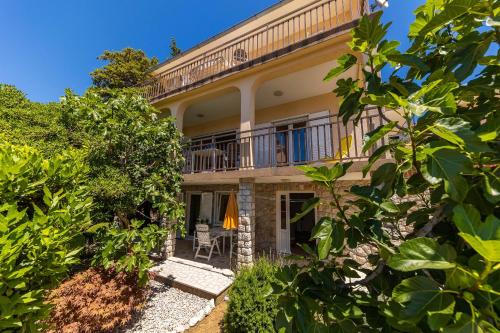 Apartments Nada in Selce