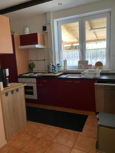 ห้องครัว, Ferienwohnung im Park 1 in ไฮลิเกนดามม์