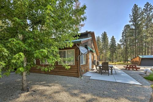 Victor Woodland Cabin Retreat with Fire Pit