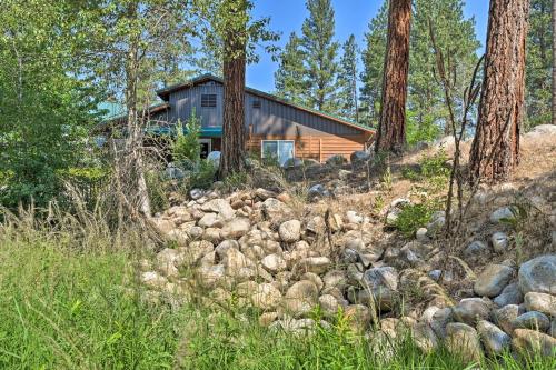 Victor Woodland Cabin Retreat with Fire Pit