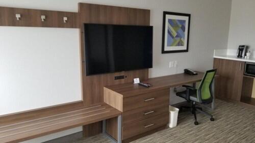 Holiday Inn Express & Suites - Lake Forest, an IHG Hotel