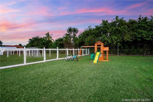 Stunning country house 15 min to BEACH - image 9