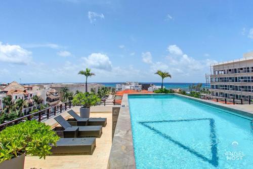 Exquisite New Condo with Rooftop Pool Near 5th & Beach