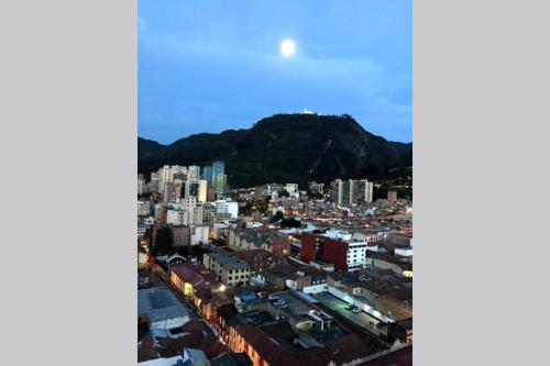 (1902A) - Apto en el Corazon de la Ciudad con Vista Unica