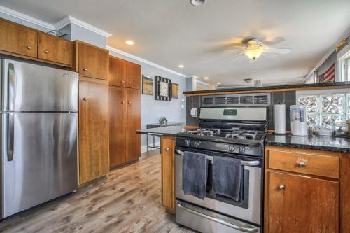 3BR Minutes to DT Quiet Neighborhood Dog Friendly - image 3