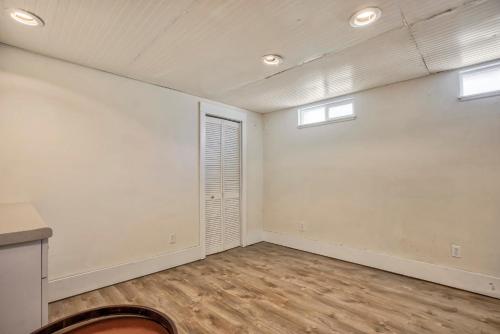 3BR Minutes to DT Quiet Neighborhood Dog Friendly