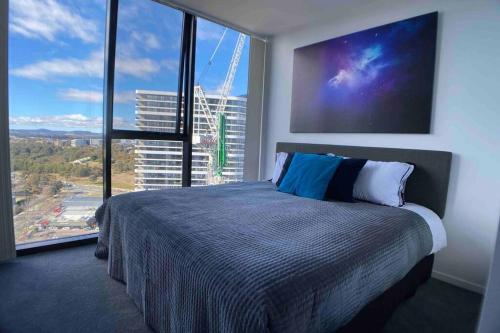 High Society Luxe 1BR Executive Apartment in the heart of Belconnen Views Pool Sauna Gym Spa WiFi Netflix Secure Parking Wine - Belconnen
