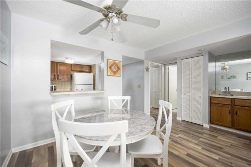 Ocean & Racquet 4306 2 BRs Pool Wifi Sleeps 4 - image 20