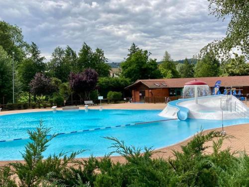 Gîte Saint-Romain-d'Urfé, 5 pièces, 9 personnes - FR-1-496-36