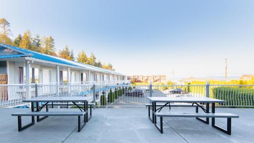 A szálláshely kívülről, Ocean Crest Motel in Qualicum Beach (BC)