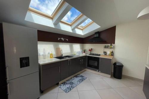 virtuve, Superbe appartement avec 2 Chambres - 9 Personnes - Parking Privé (Superbe appartement avec 2 Chambres - 9 Personnes - Parking Prive) in Tain-l'Hermitage