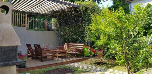Apartment with Garden View image 2
