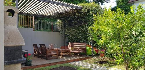 Apartment with Garden View image 1