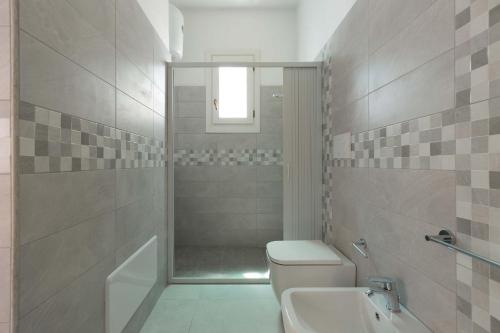 Bathroom, Villetta Antonaci by BarbarHouse in Santa Maria Al Bagno