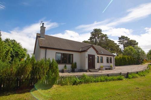 Calm Scottish Country Escape with Hot Tub Sleeps 6