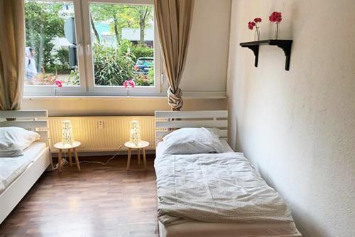 Workers Apartment Bergisch Gladbach Bensberg 5.2km von Voiskulheim entfernt